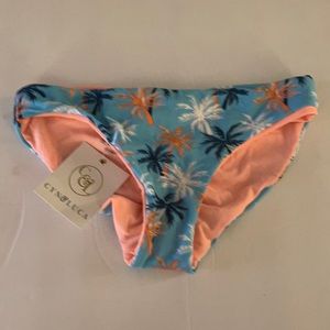 Cheeky bikini bottoms